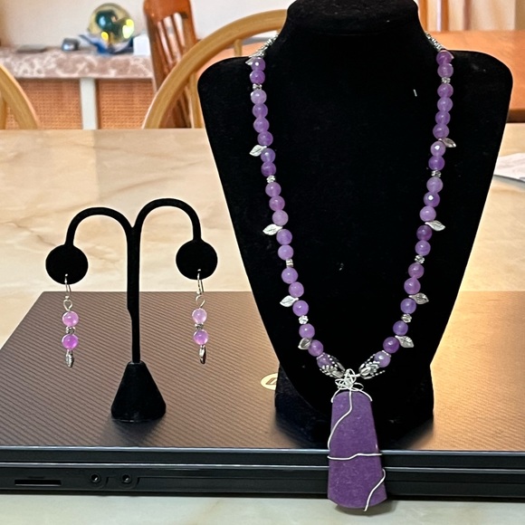 Artisan Created Jade and Sterling Silver Necklace and Earrings Set - Picture 4 of 5